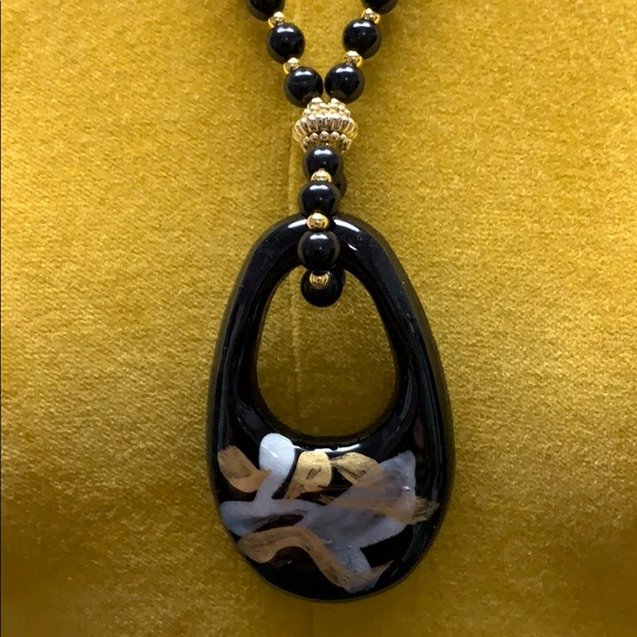 Glass bead necklace with pendant - Picture 4 of 5